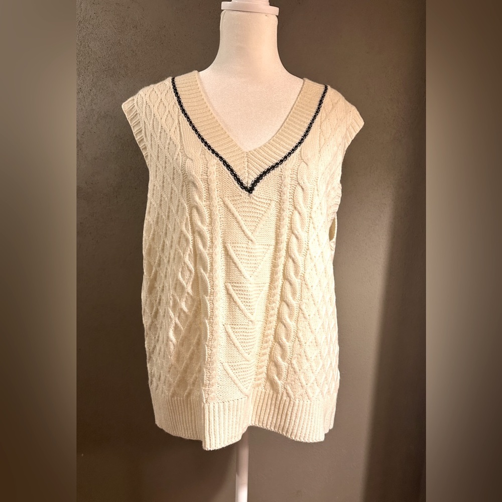 Women’s ivory sweater vest with baby detailing, size small, NWOT
